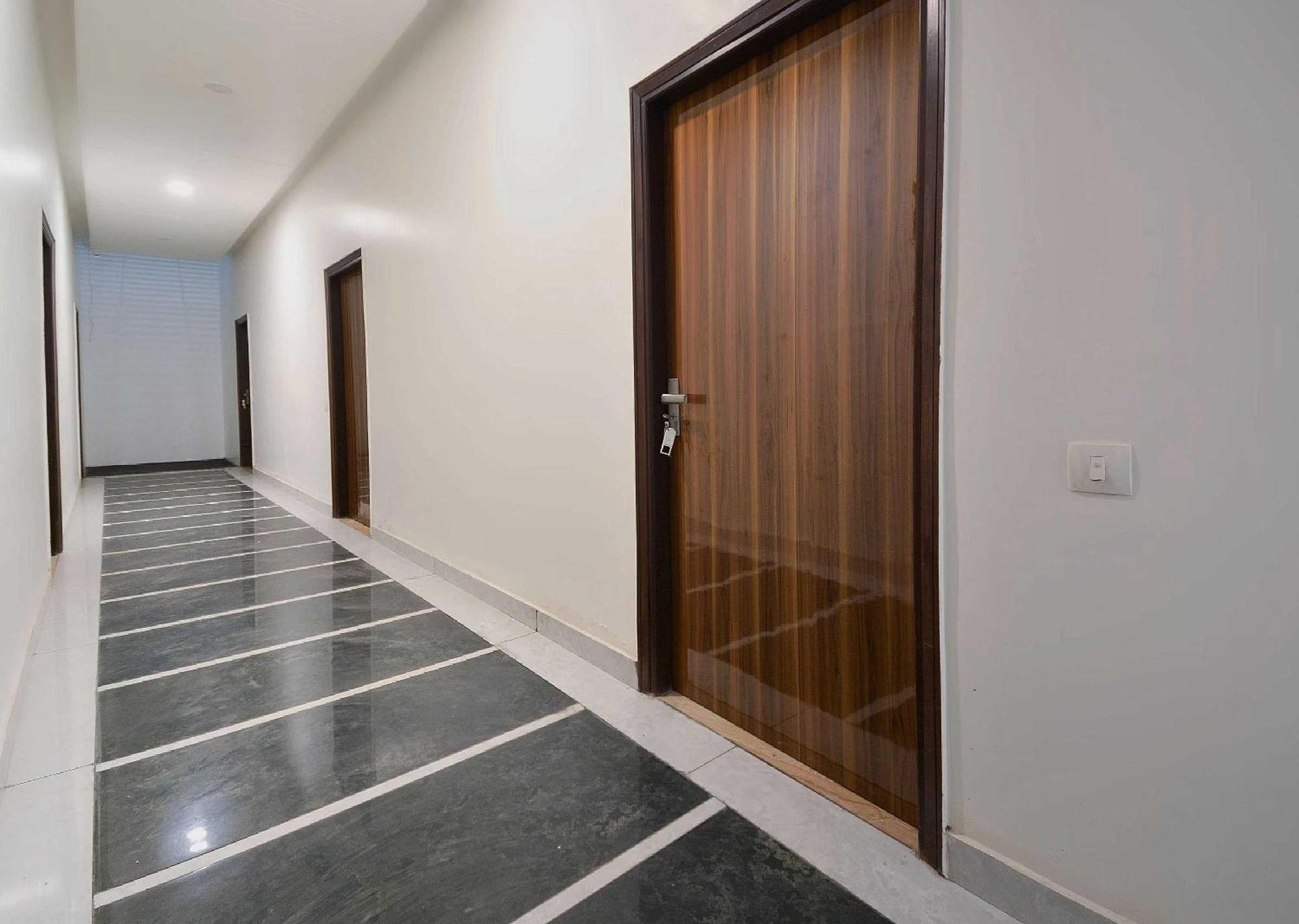 Hotel O White Solitaire Ludhiana Dış mekan fotoğraf