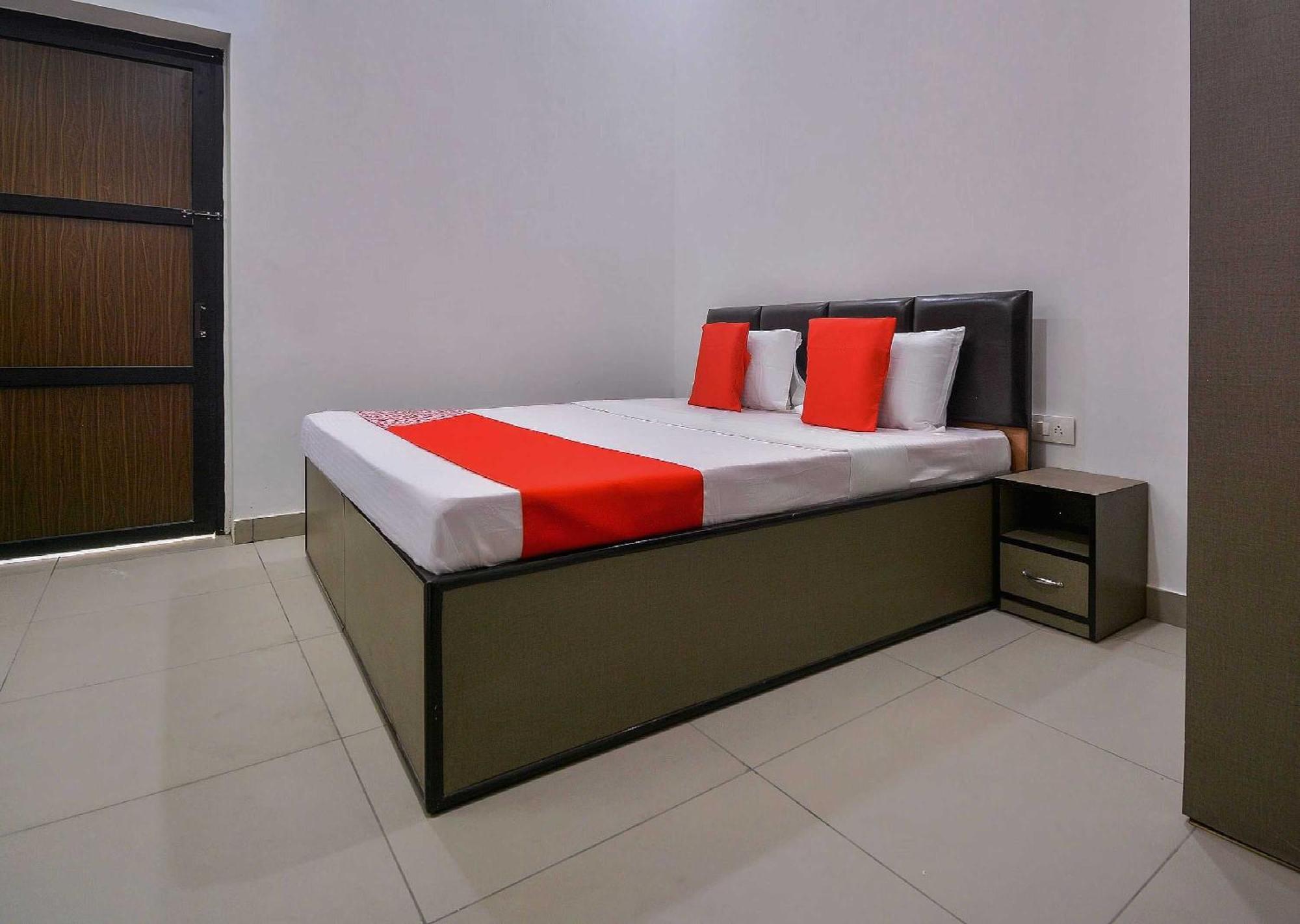 Hotel O White Solitaire Ludhiana Dış mekan fotoğraf