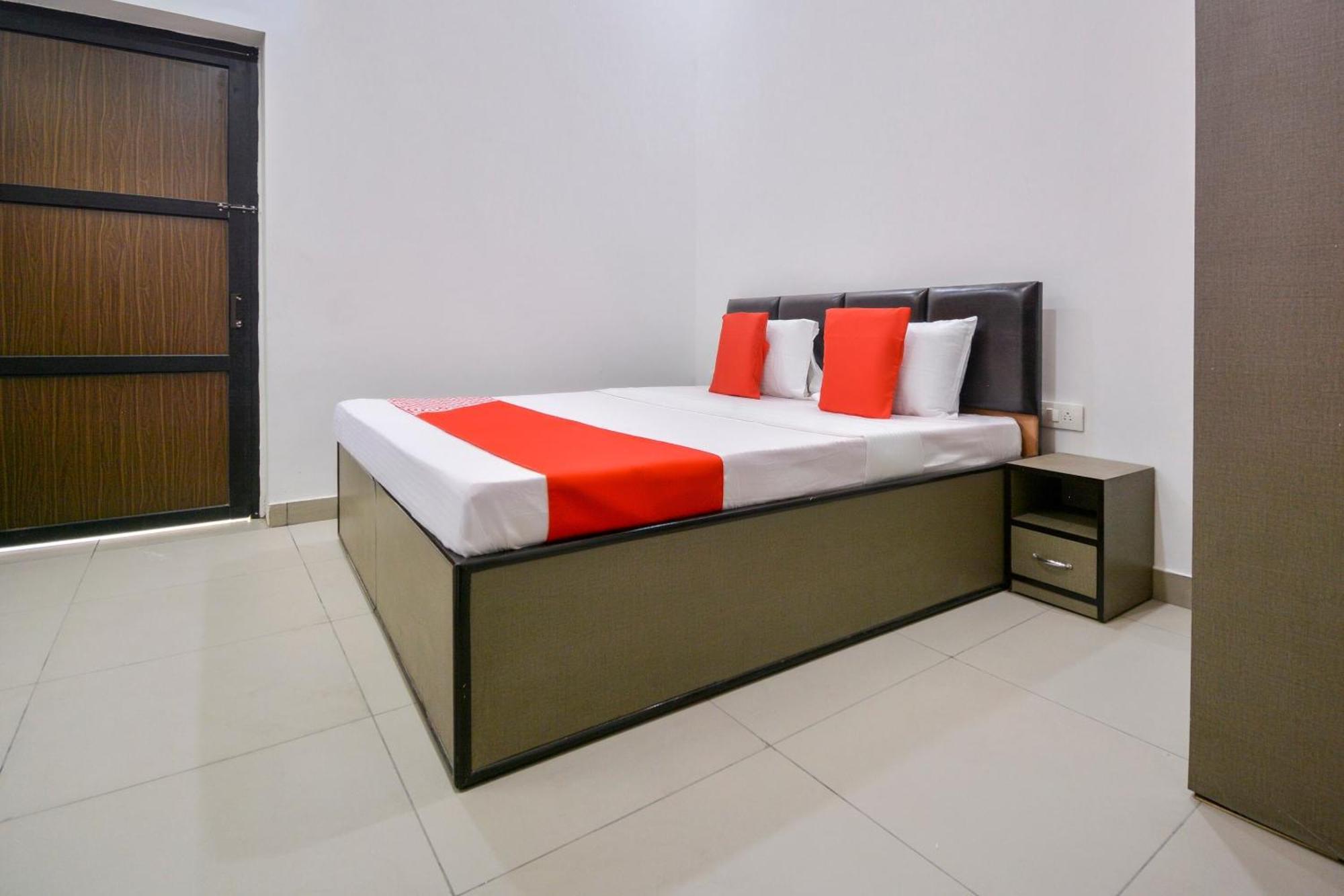Hotel O White Solitaire Ludhiana Dış mekan fotoğraf